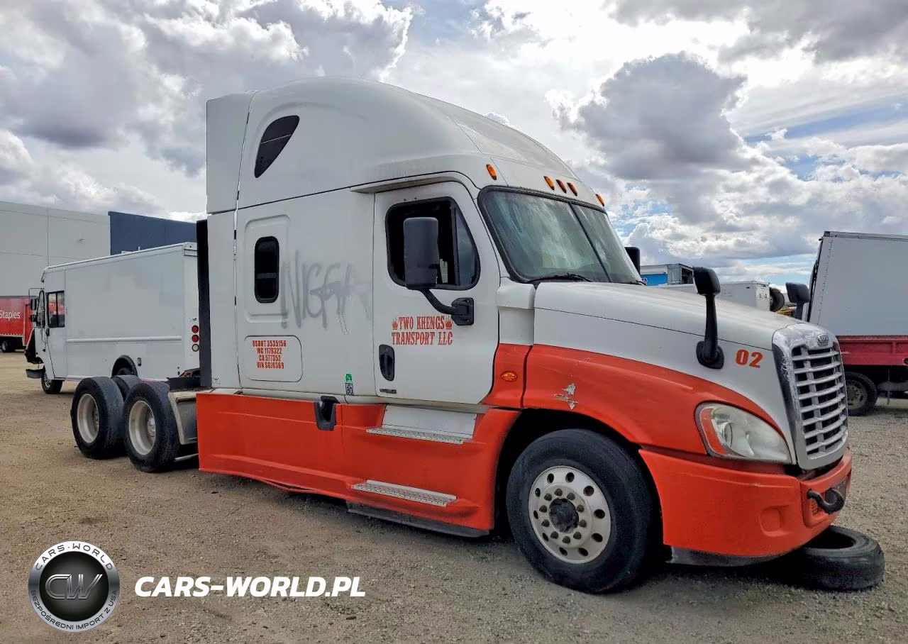 2015 Freightliner Cascadia Semi Truck