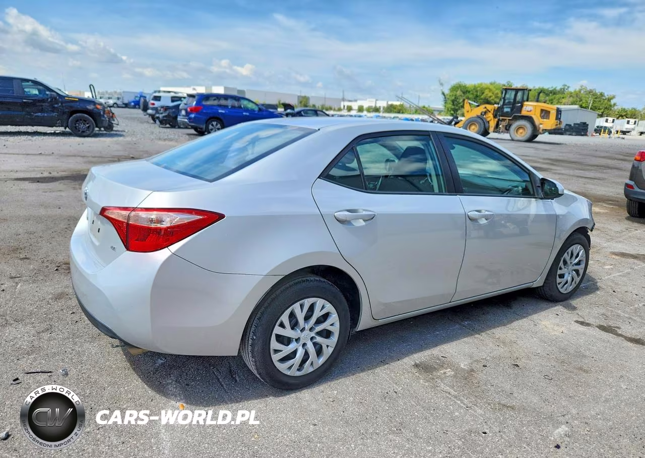 2019 Toyota Corolla Le VIN:5YFBURHE4KP907828 - 3