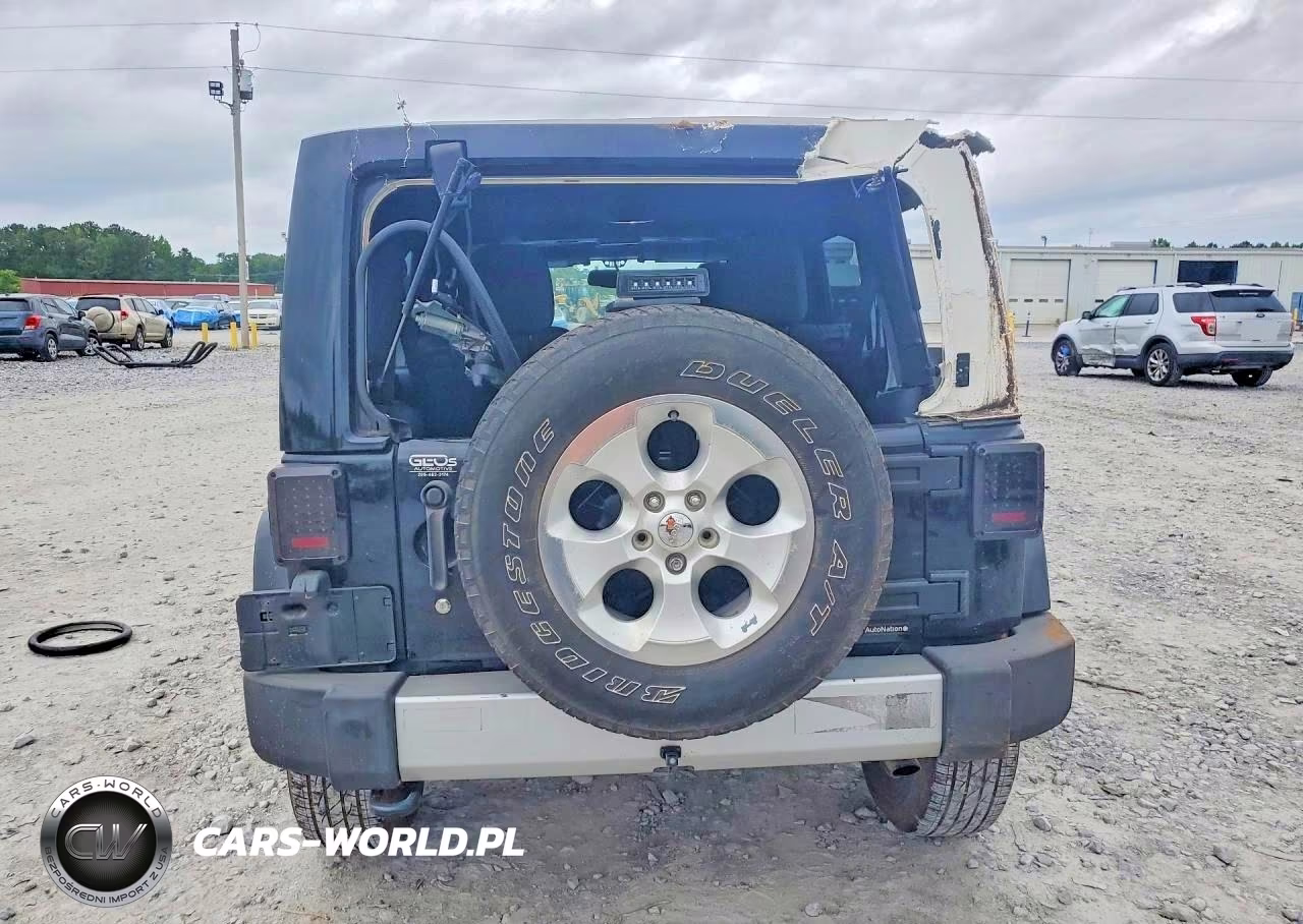 2014 Jeep Wrangler Unlimited Sahara VIN:1C4BJWEG1EL109913 - 6