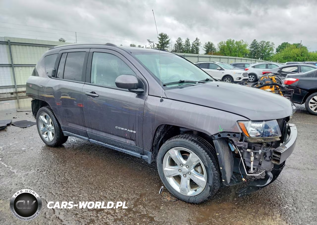 2015 Jeep Compass Latitude VIN:1C4NJDEB6FD202847 - 4