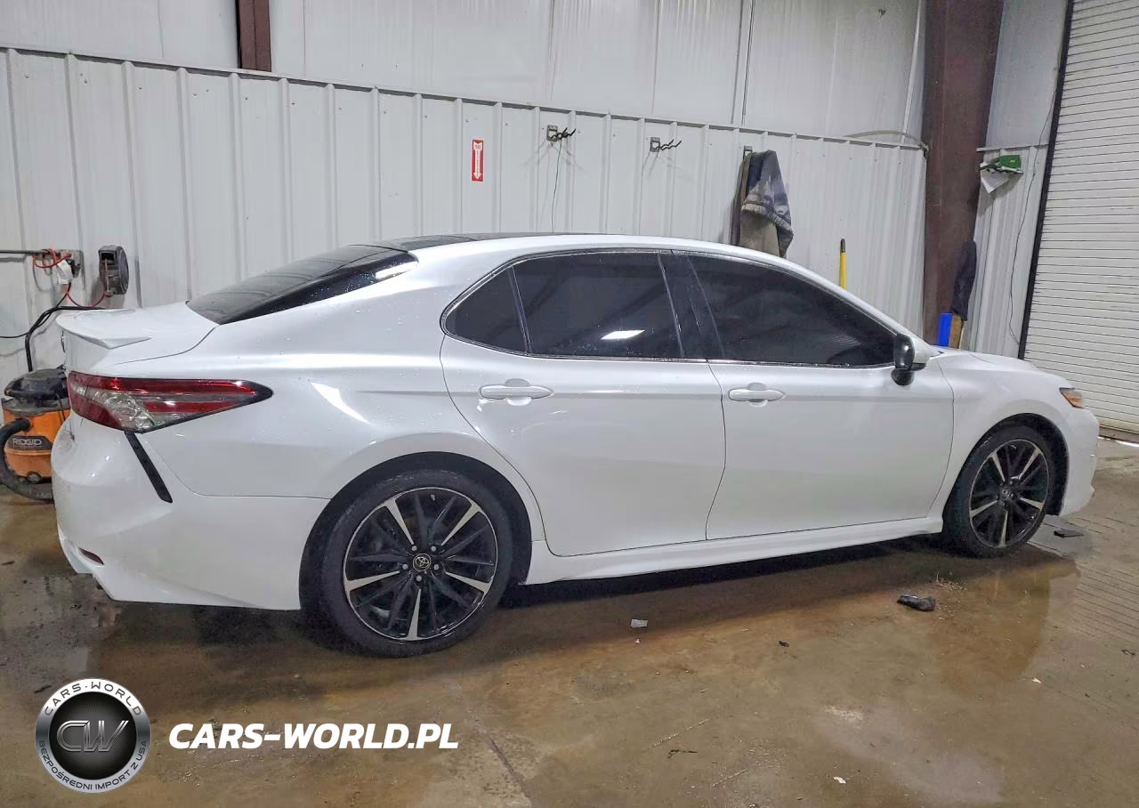 2018 Toyota Camry Xse VIN:4T1B61HK3JU119055 - 3