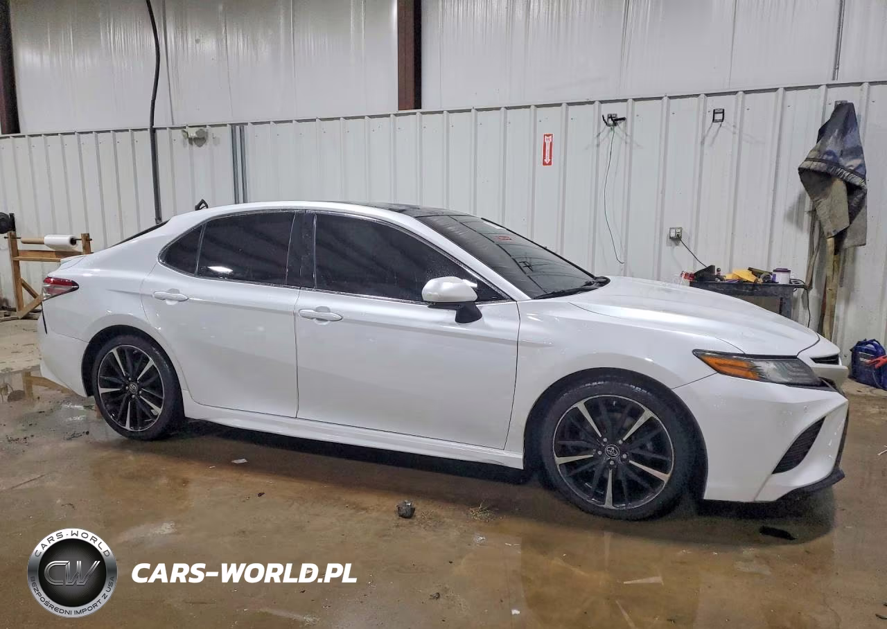 2018 Toyota Camry Xse VIN:4T1B61HK3JU119055 - 4