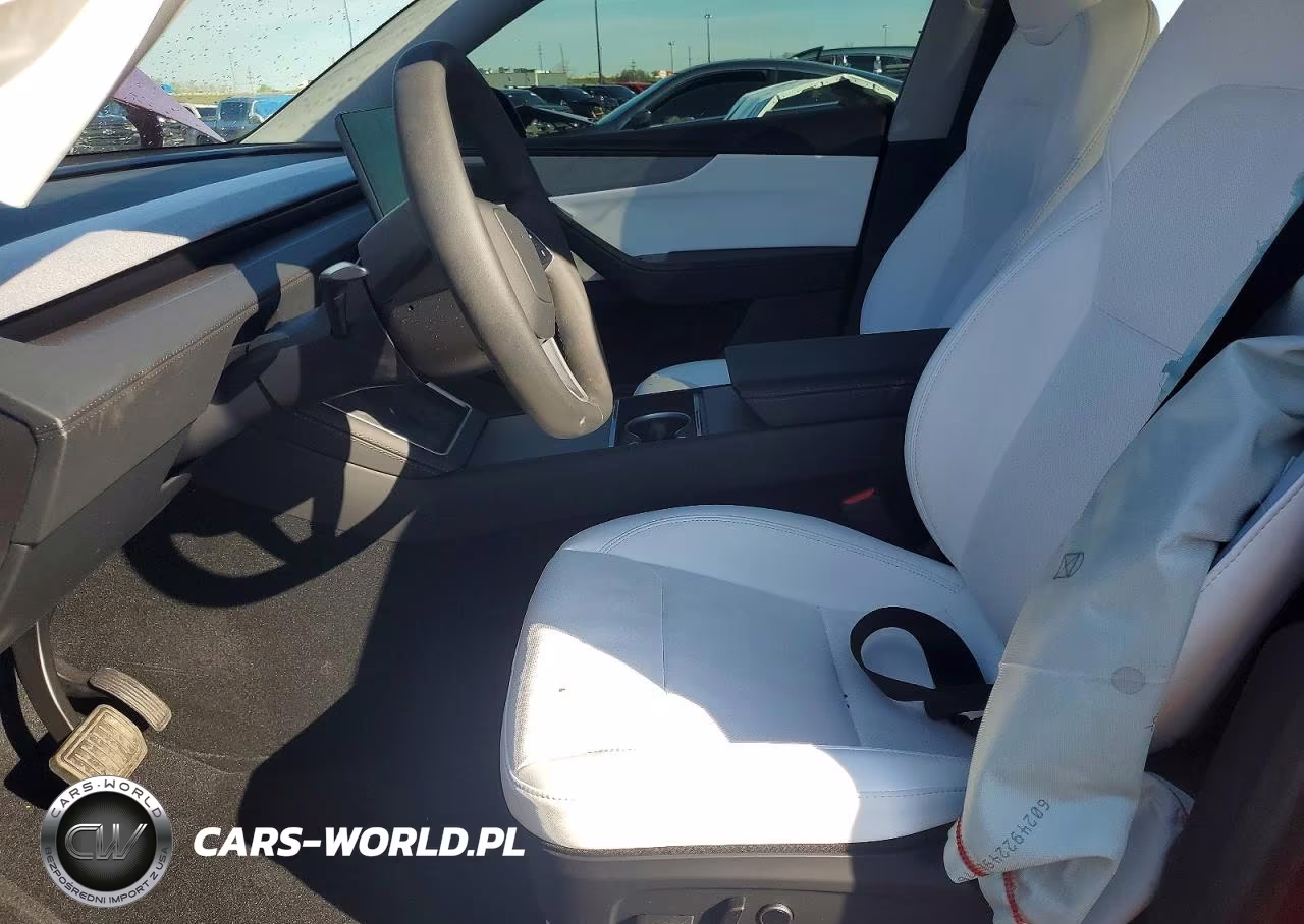 2026 Tesla Model Y VIN:7SAYGDEE9TF403610 - 7
