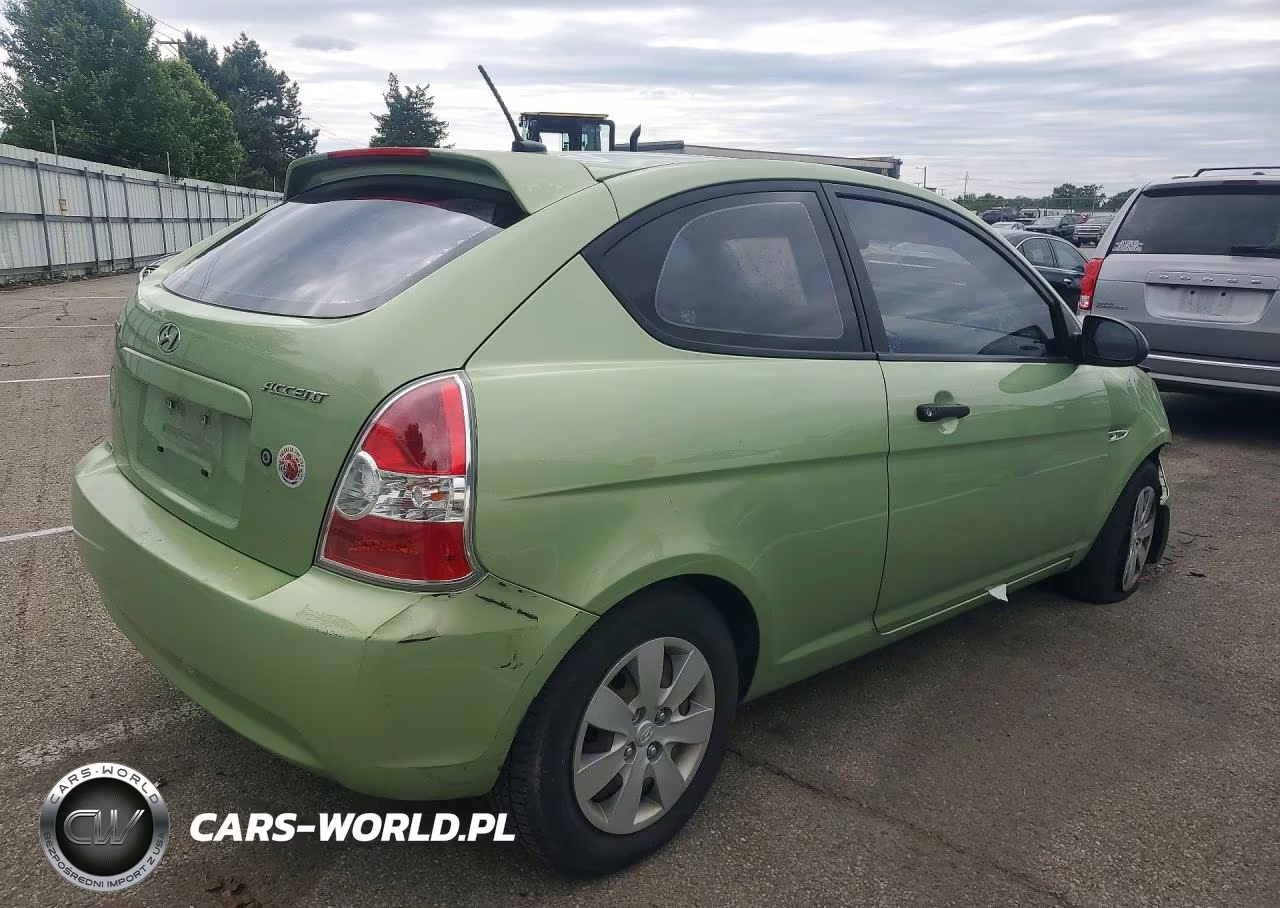 2009 Hyundai Accent Gs VIN:KMHCM36C69U129642 - 3