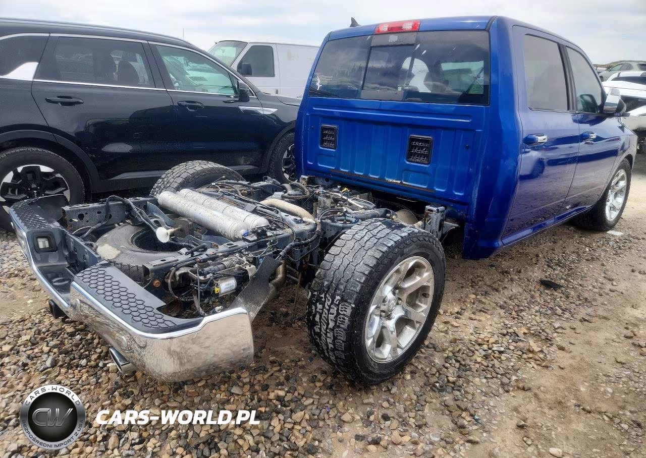 2015 Ram 1500 Laramie VIN:1C6RR7VM2FS609077 - 3