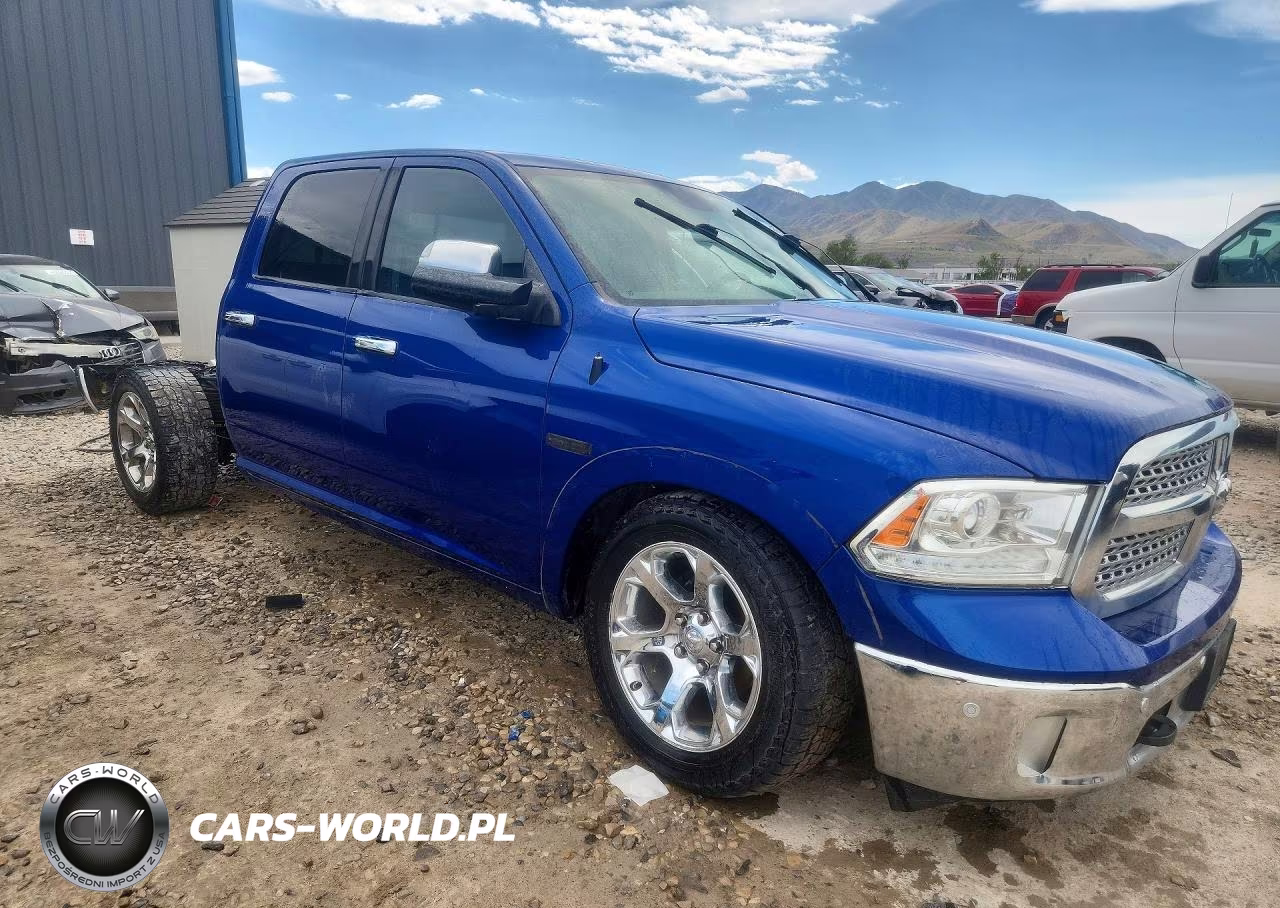 2015 Ram 1500 Laramie VIN:1C6RR7VM2FS609077 - 4
