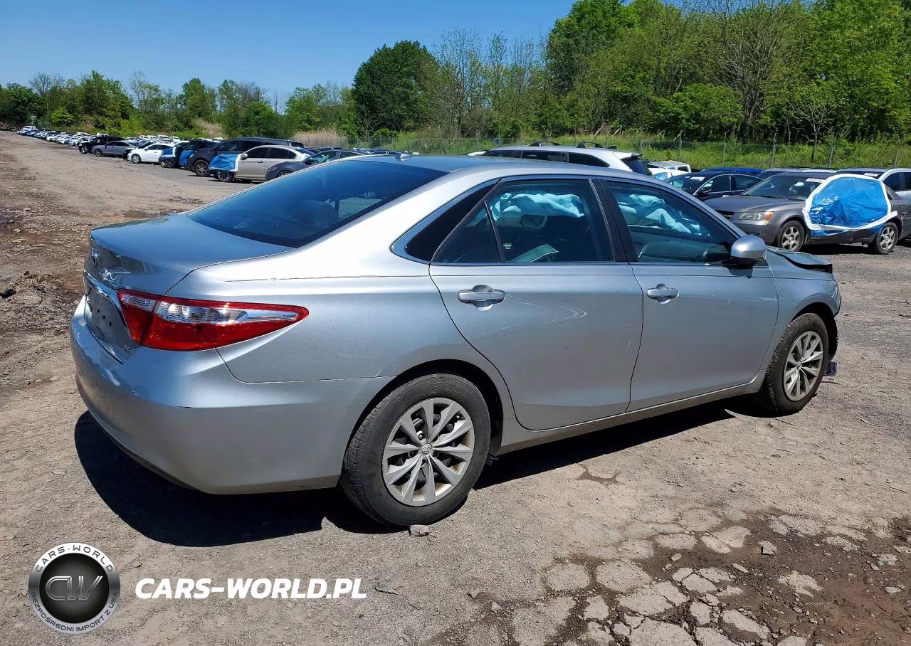 2016 Toyota Camry Le VIN:4T4BF1FK2GR556501 - 3
