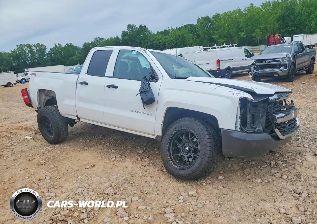 2018 Chevrolet Silverado K1500 VIN:1GCVKNEC2JZ336620 - 4