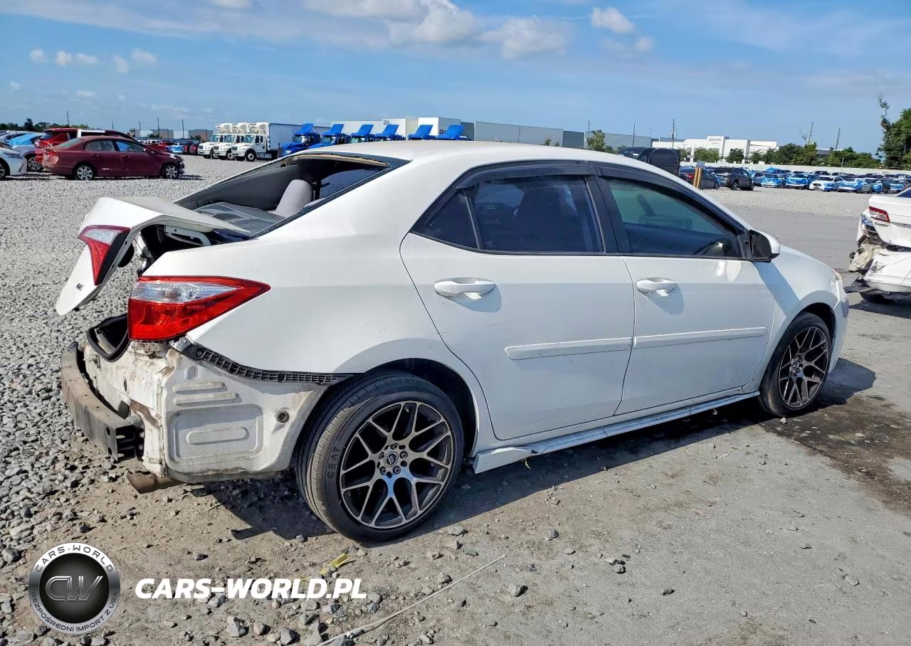 2015 Toyota Corolla Le VIN:2T1BURHE1FC245681 - 3
