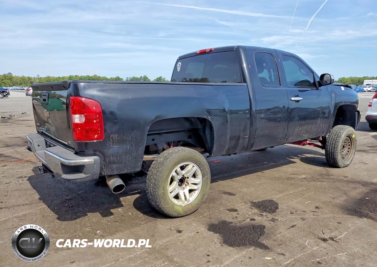 2008 Chevrolet Silverado K1500 VIN:2GCEK190481279381 - 3