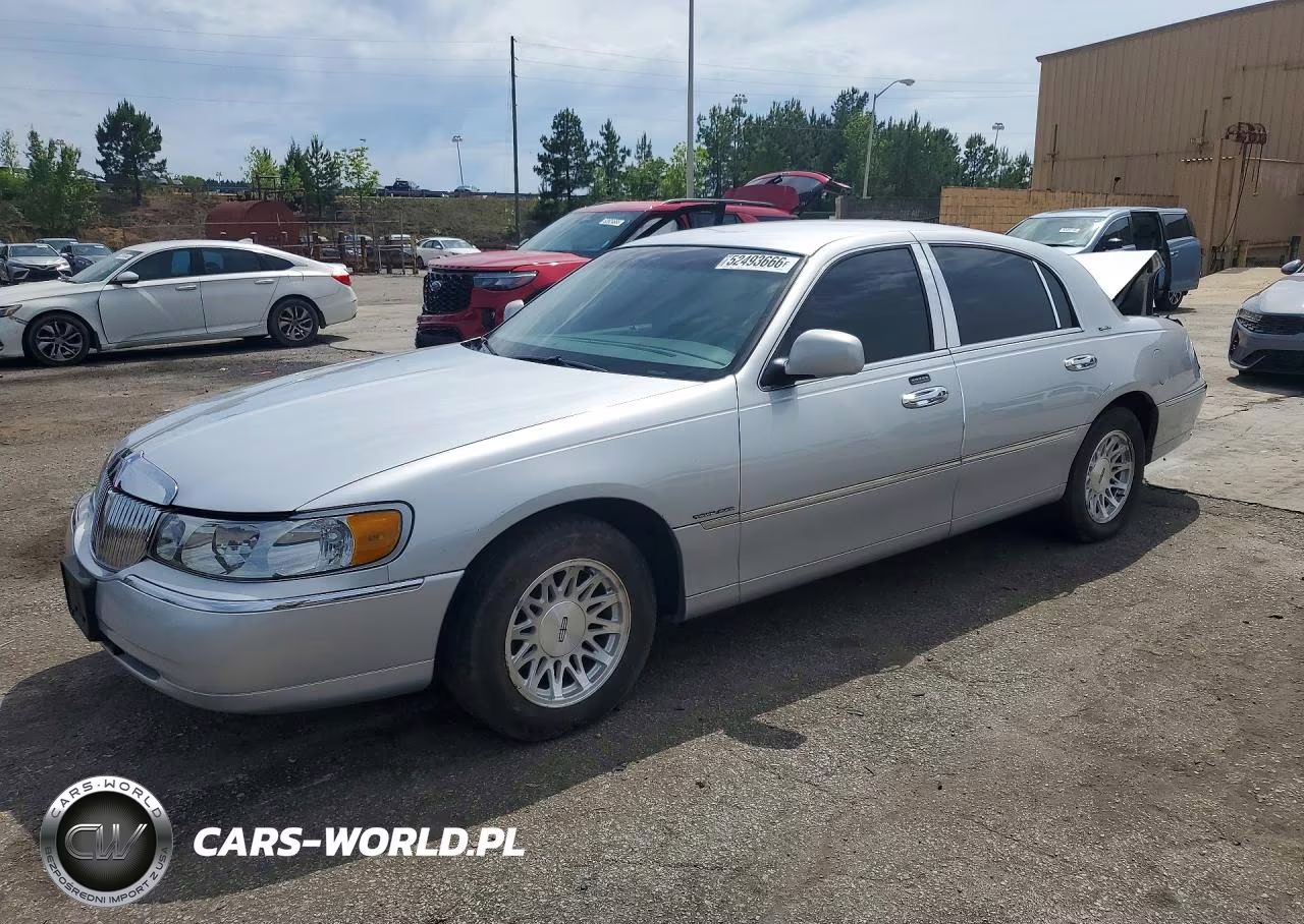 1999 Lincoln Town Car Signature