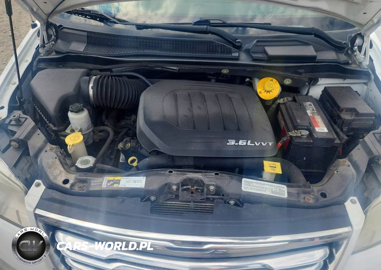 2015 Chrysler Town And Country Lx VIN:2C4RC1BG9ER398174 - 12