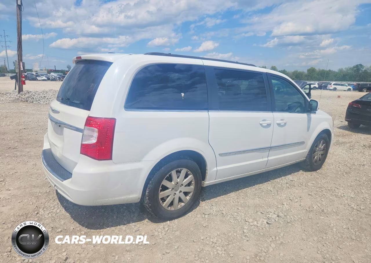 2015 Chrysler Town And Country Lx VIN:2C4RC1BG9ER398174 - 3