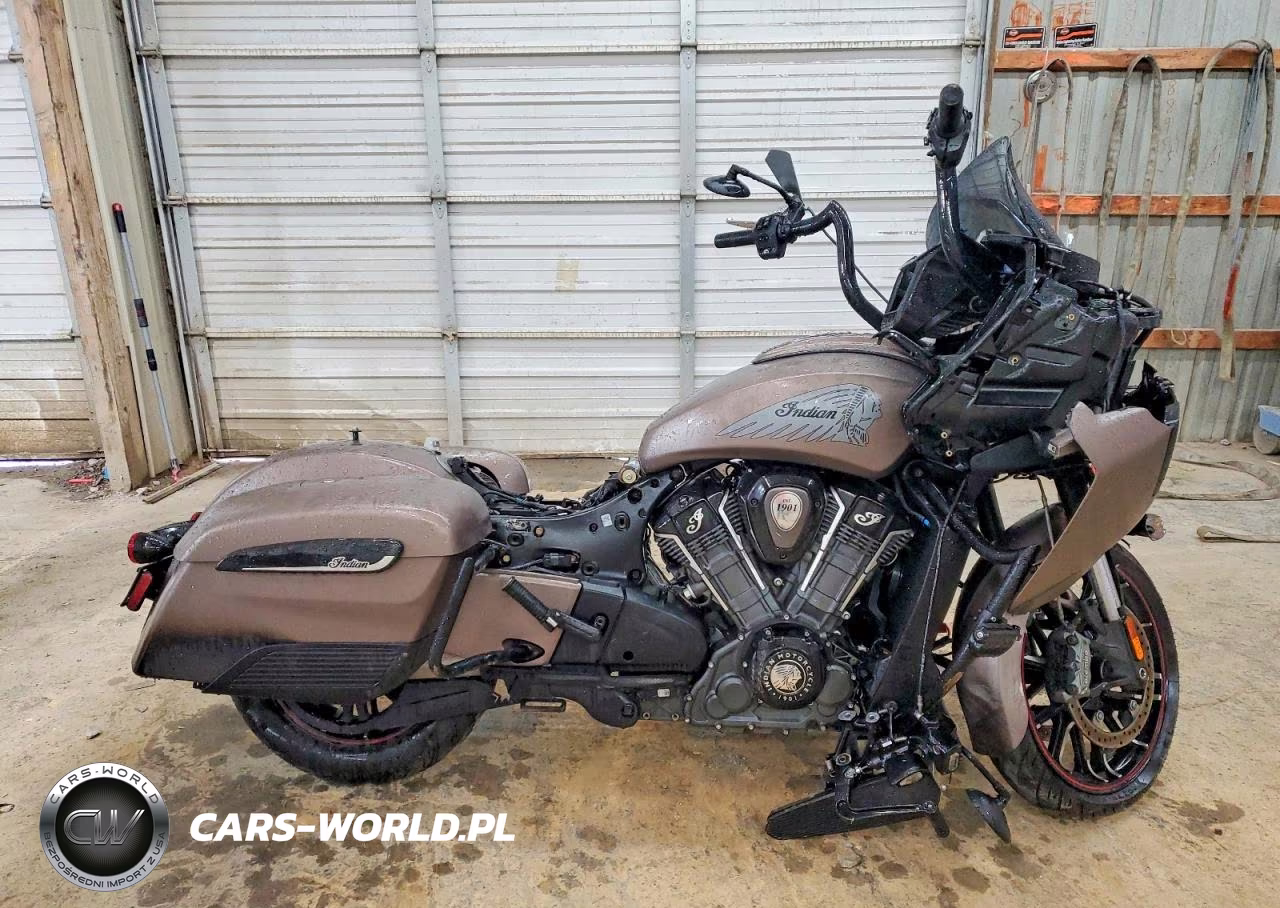 2021 Indian Motorcycle Co. Challenger Dark Horse