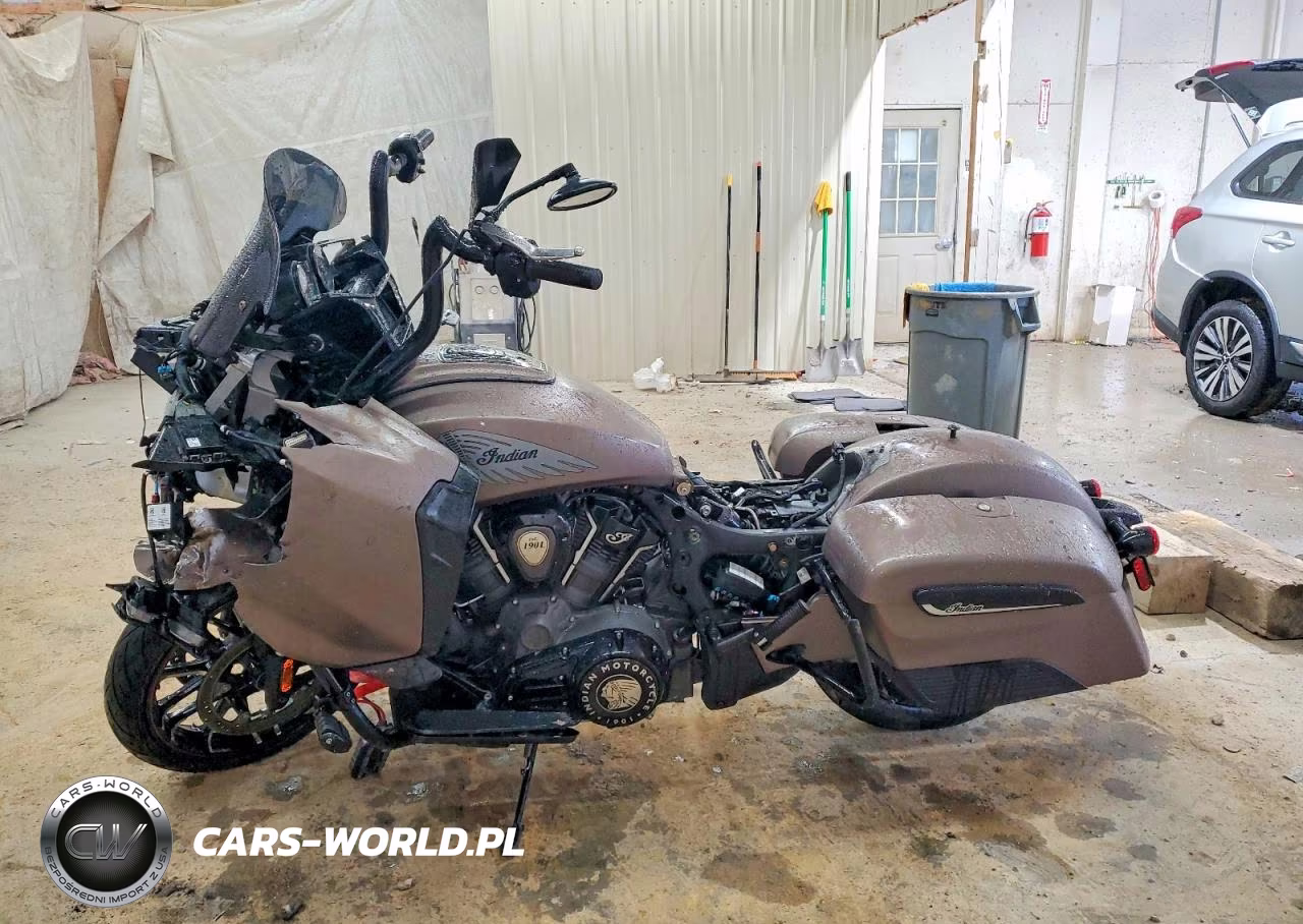 2021 Indian Motorcycle Co. Challenger Dark Horse VIN:56KLCDRR6M3398830 - 3