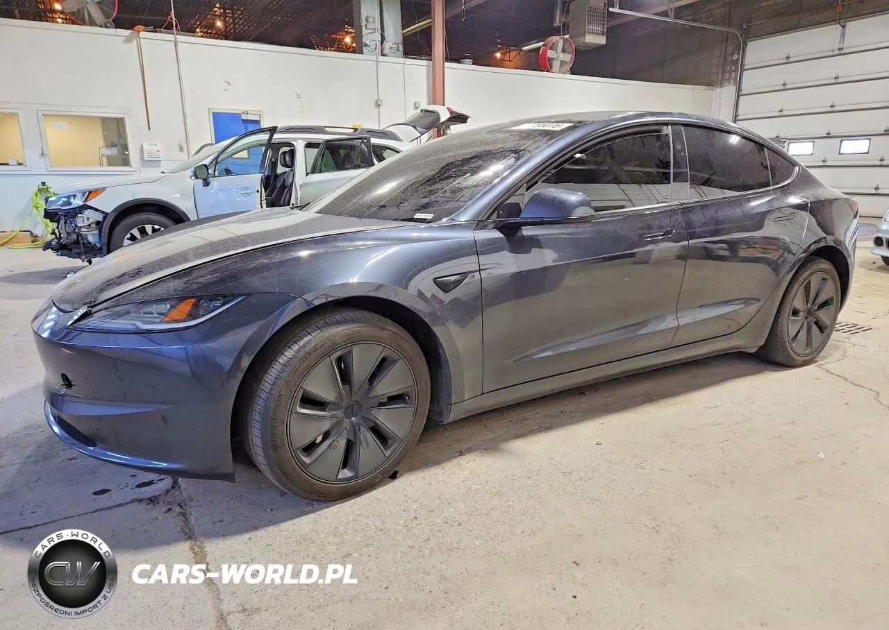 2025 Tesla Model 3 – zdjęcie 1 z 12
