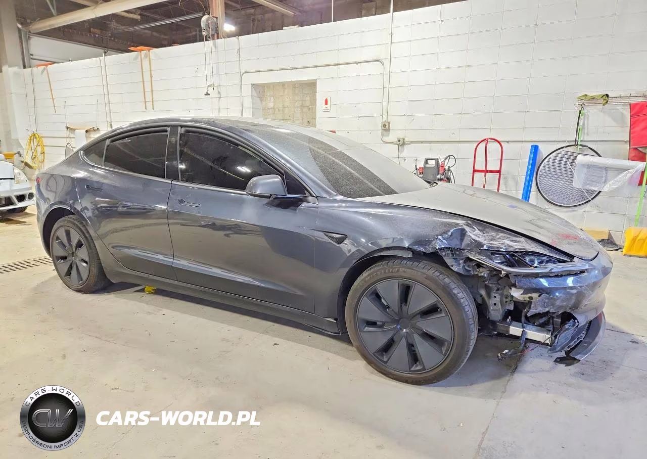 2025 Tesla Model 3 VIN:5YJ3E1EB0SF960180 - 4