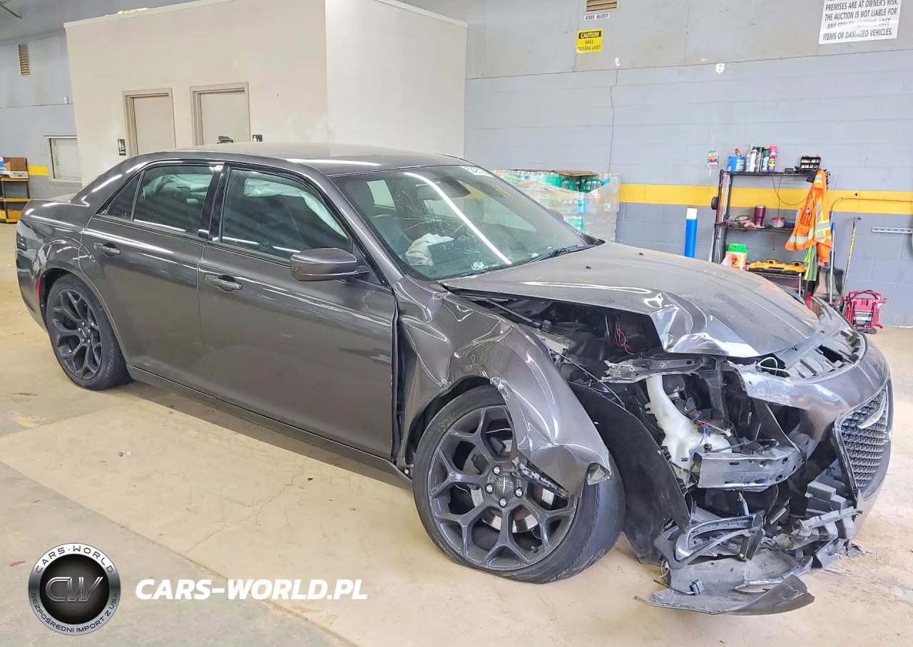 2019 Chrysler 300 S VIN:2C3CCABG8KH682794 - 4