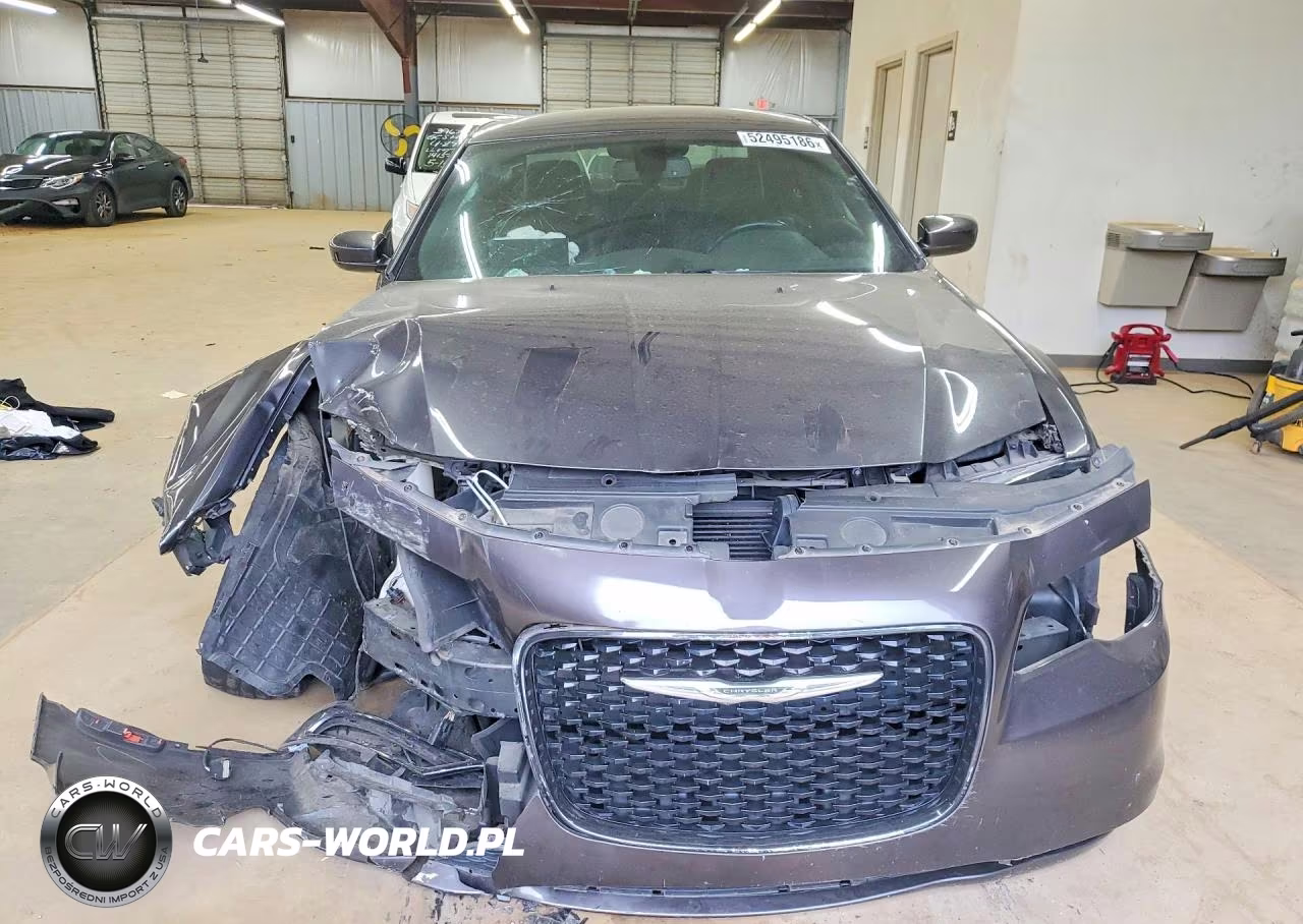 2019 Chrysler 300 S VIN:2C3CCABG8KH682794 - 5