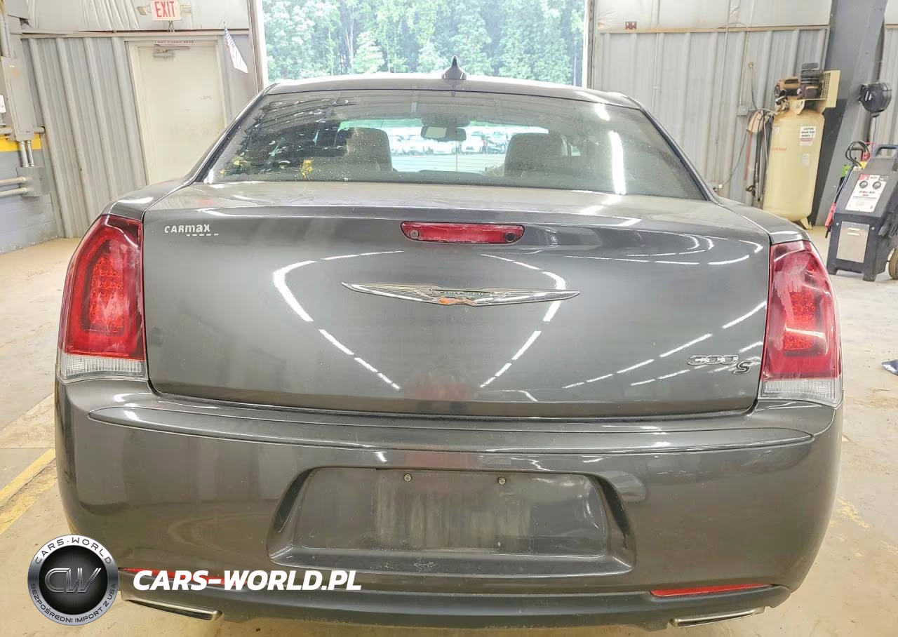 2019 Chrysler 300 S VIN:2C3CCABG8KH682794 - 6
