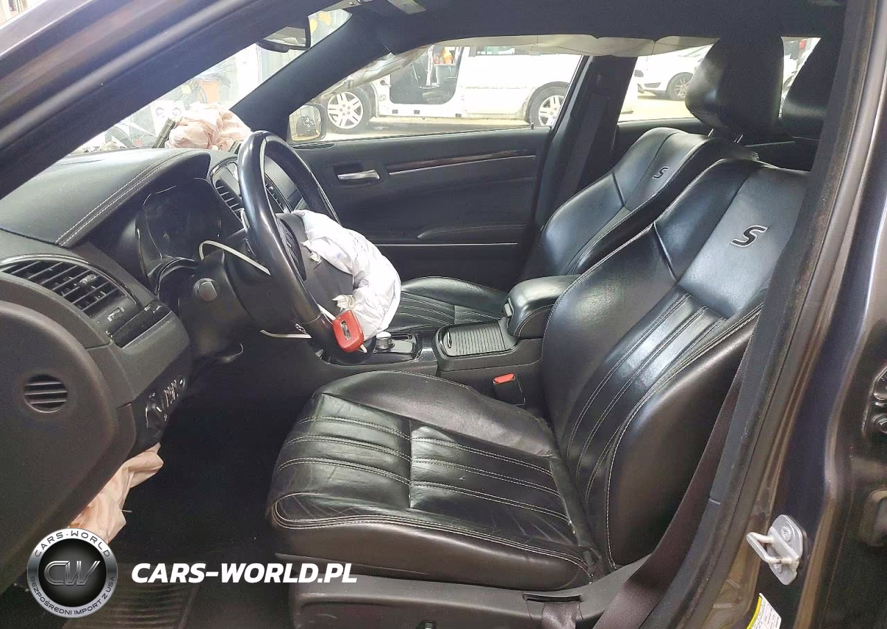 2019 Chrysler 300 S VIN:2C3CCABG8KH682794 - 7