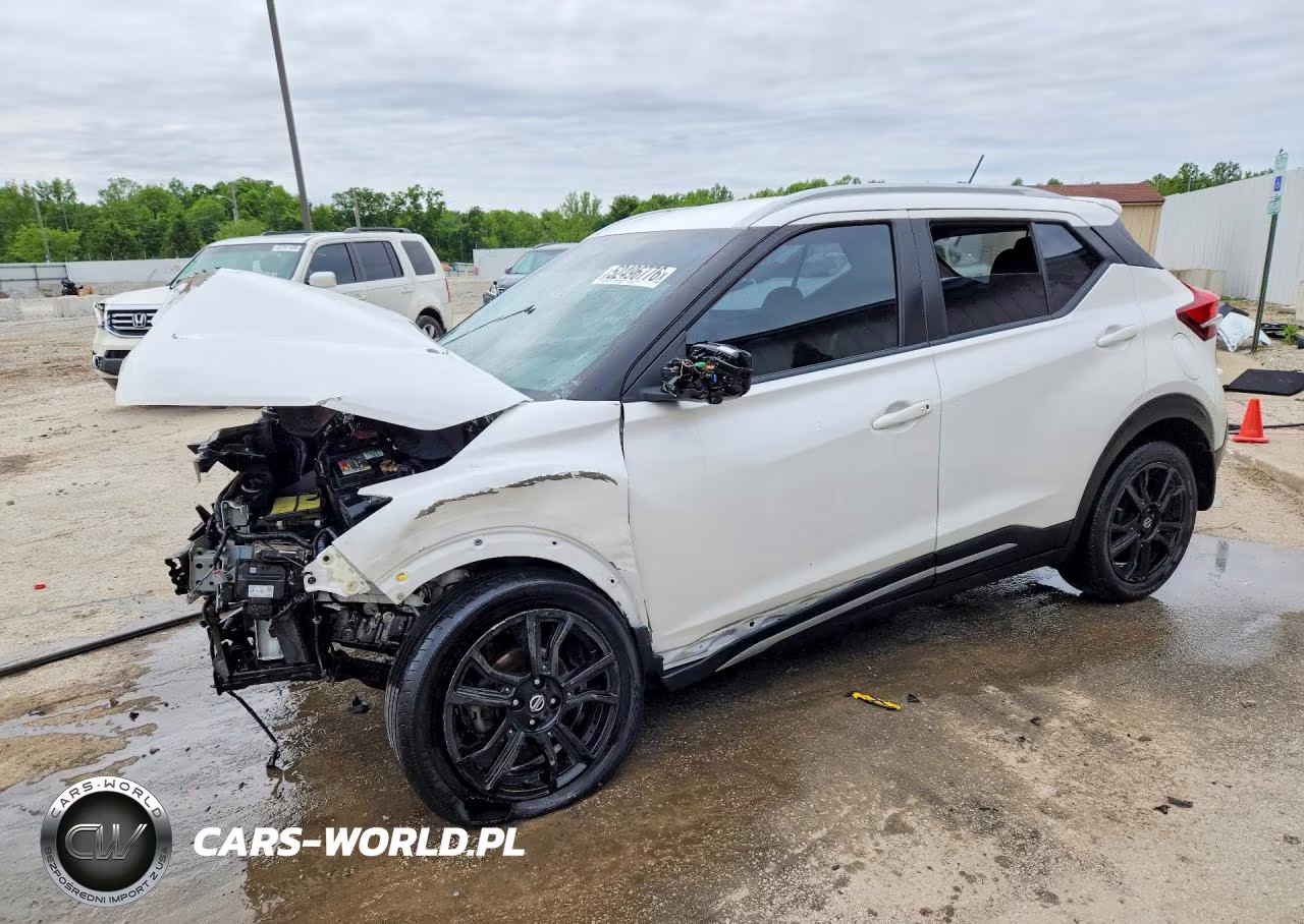 2020 Nissan Kicks Sr