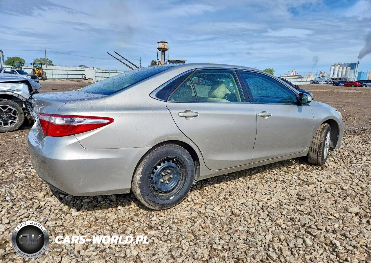 2016 Toyota Camry Le VIN:4T4BF1FK0GR571501 - 3