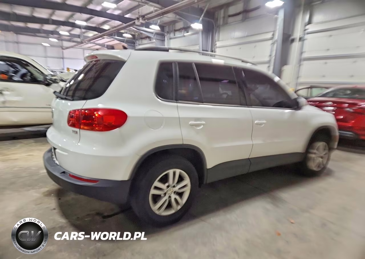 2017 Volkswagen Tiguan S VIN:WVGAV7AX1HK026631 - 3