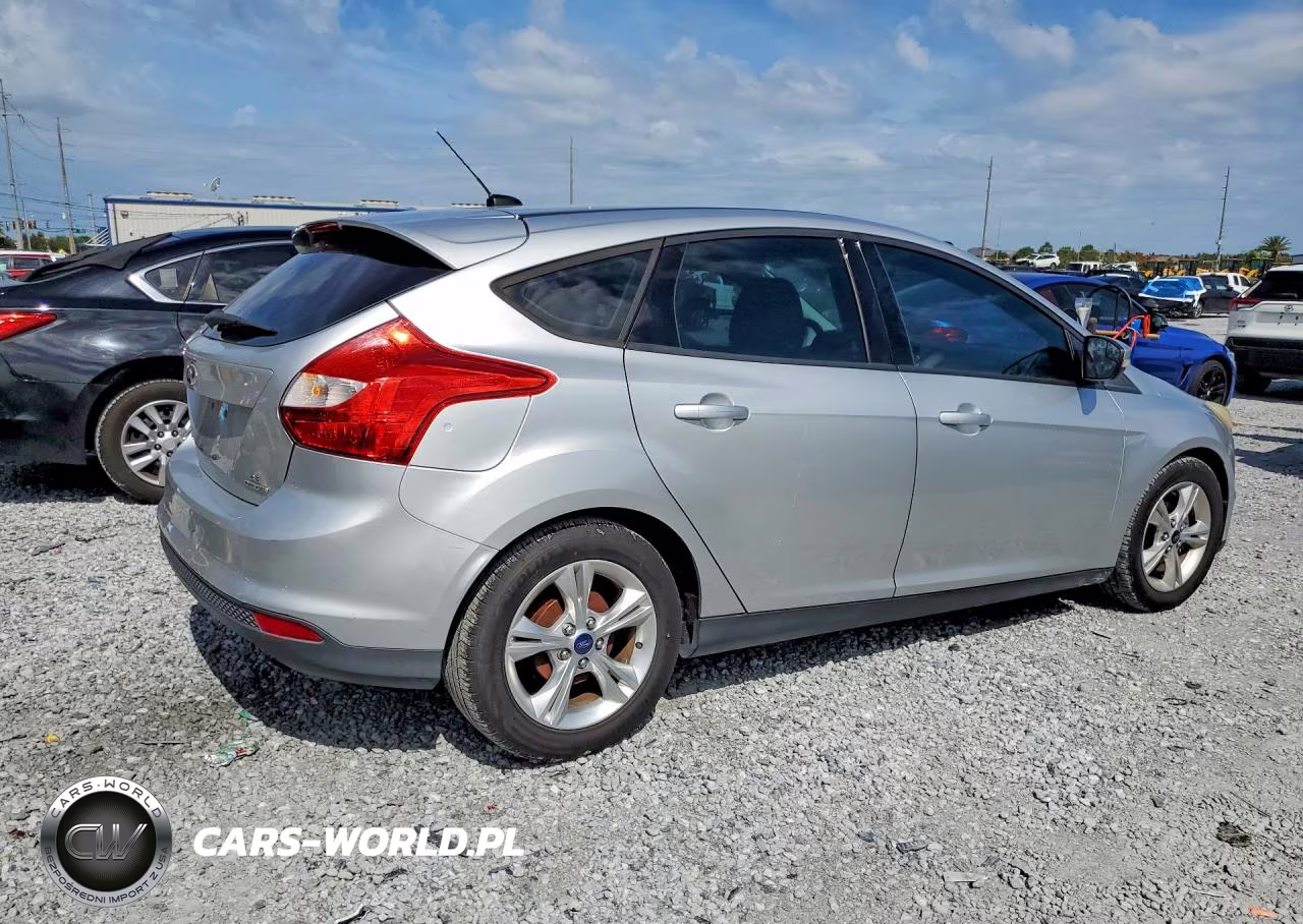 2014 Ford Focus Se VIN:1FADP3K24EL265125 - 3