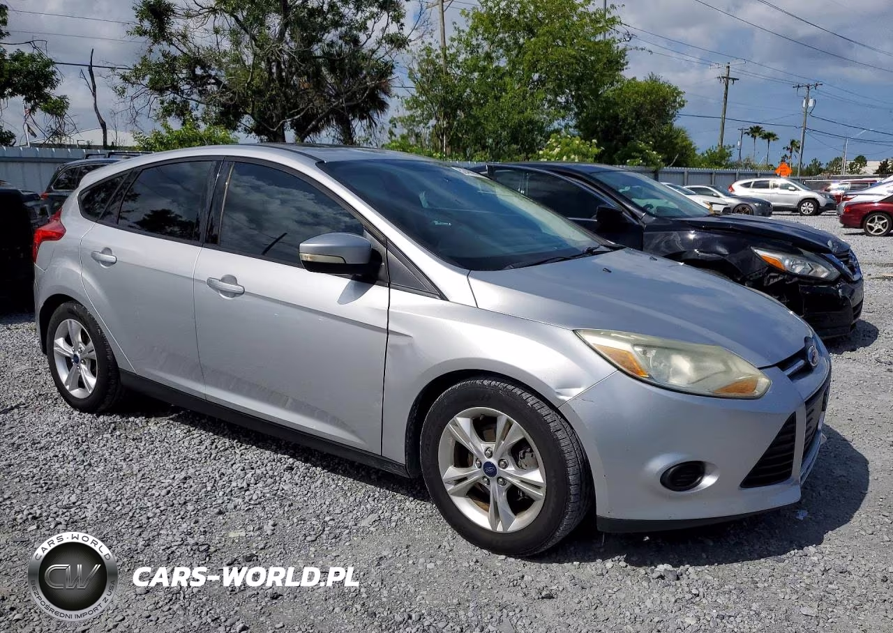 2014 Ford Focus Se VIN:1FADP3K24EL265125 - 4