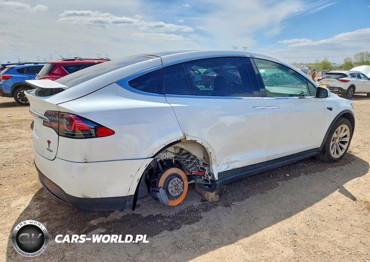 2018 Tesla Model X VIN:5YJXCDE23JF112060 - 3