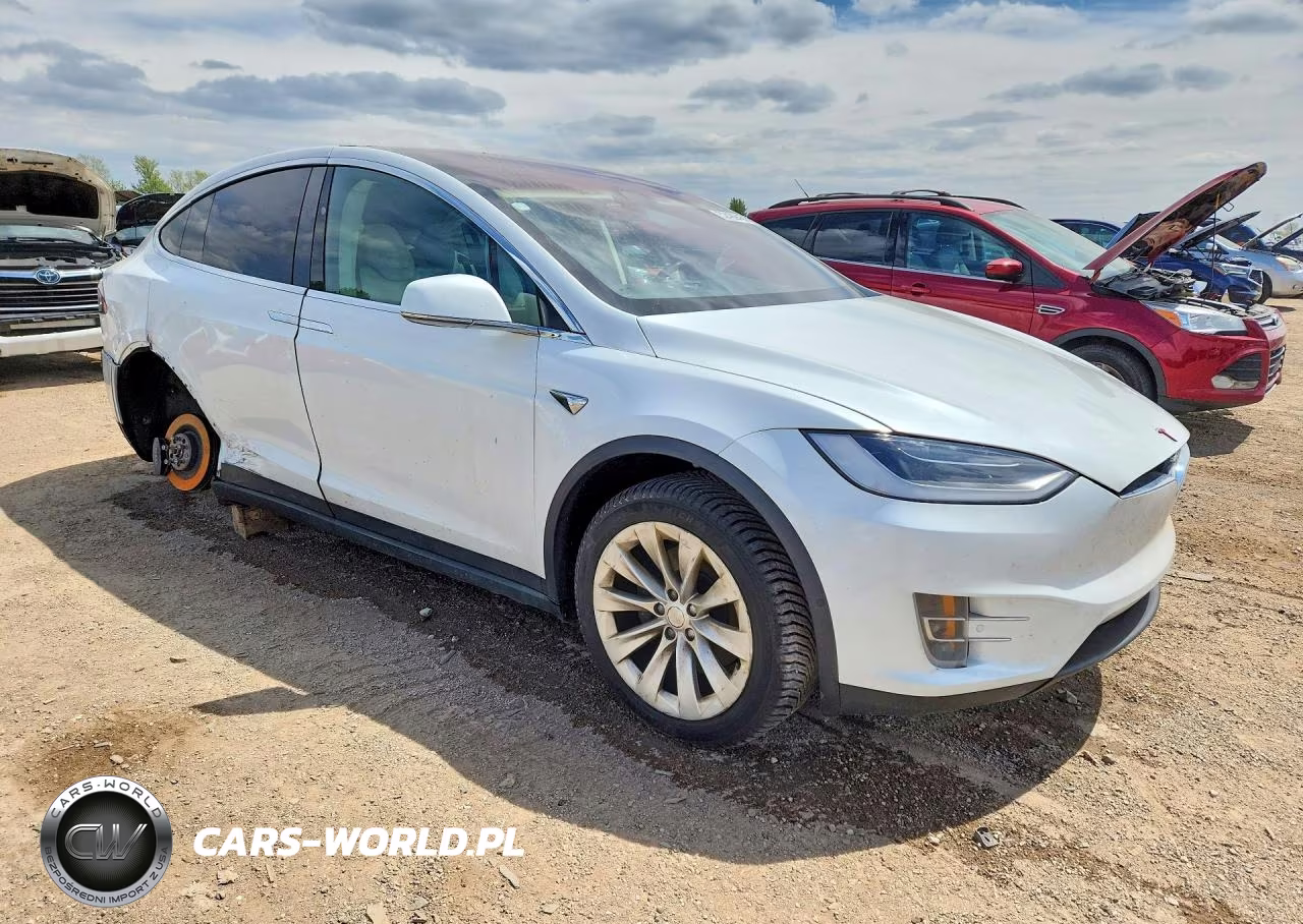 2018 Tesla Model X VIN:5YJXCDE23JF112060 - 4