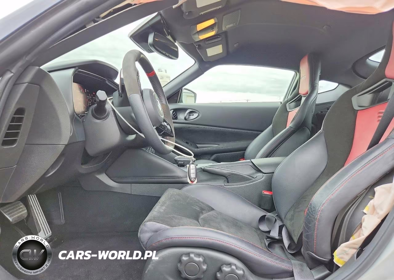 2024 Nissan Z Nismo VIN:JN1BZ4CHXRM360246 - 7