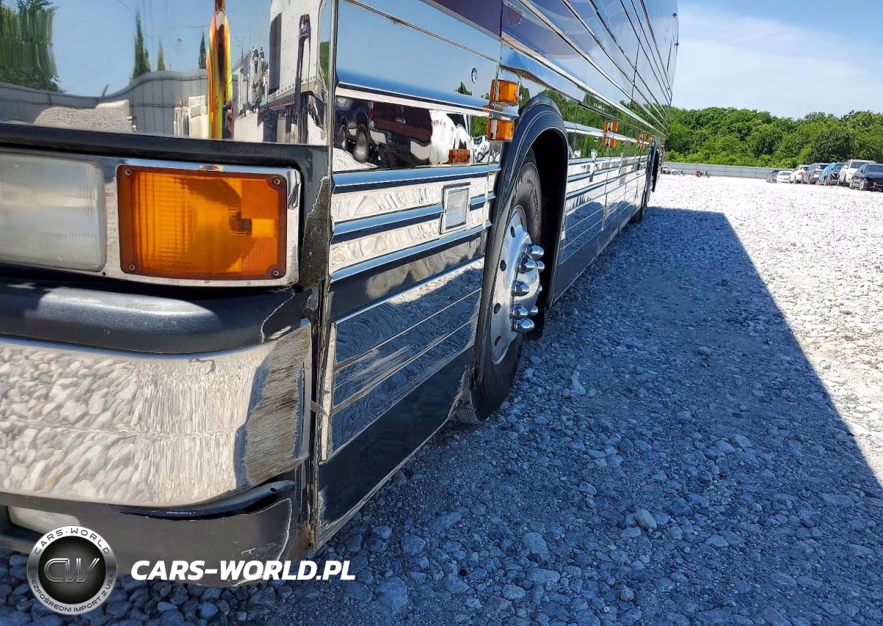 2001 Prevost Bus - Rv VIN:2PCW33496Y1027084 - 9