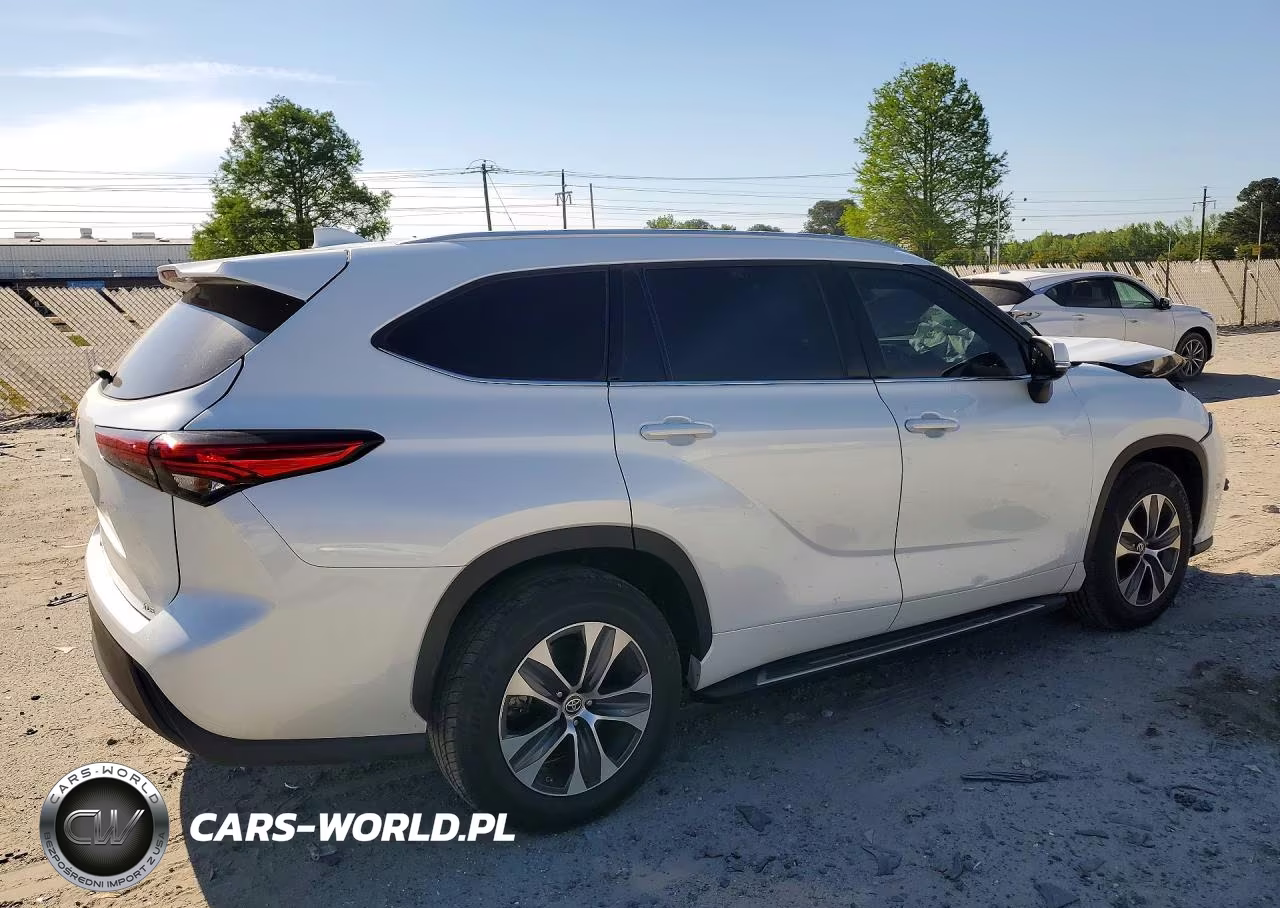 2022 Toyota Highlander Xle VIN:5TDGZRAH2NS539737 - 3
