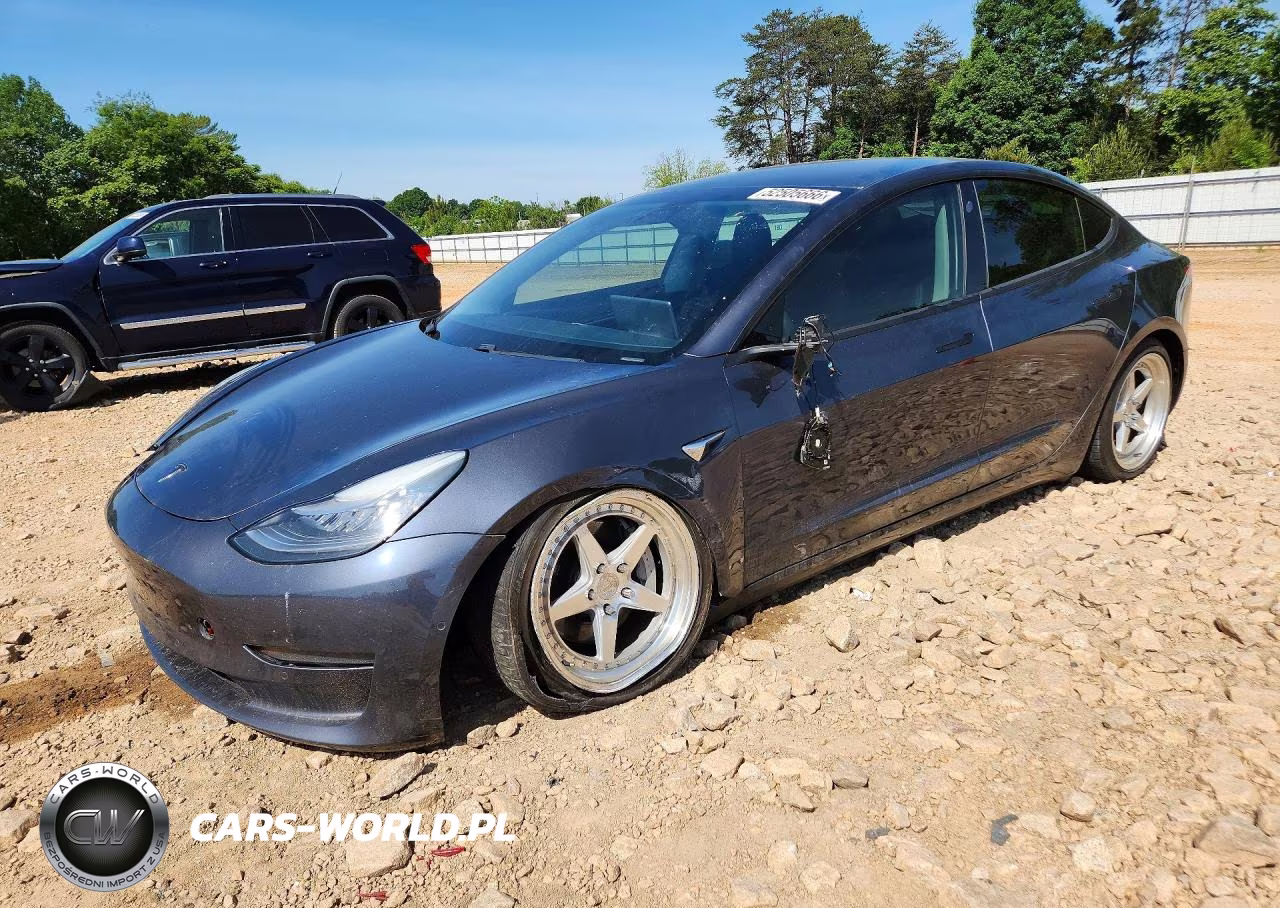 2020 Tesla Model 3 – zdjęcie 1 z 12