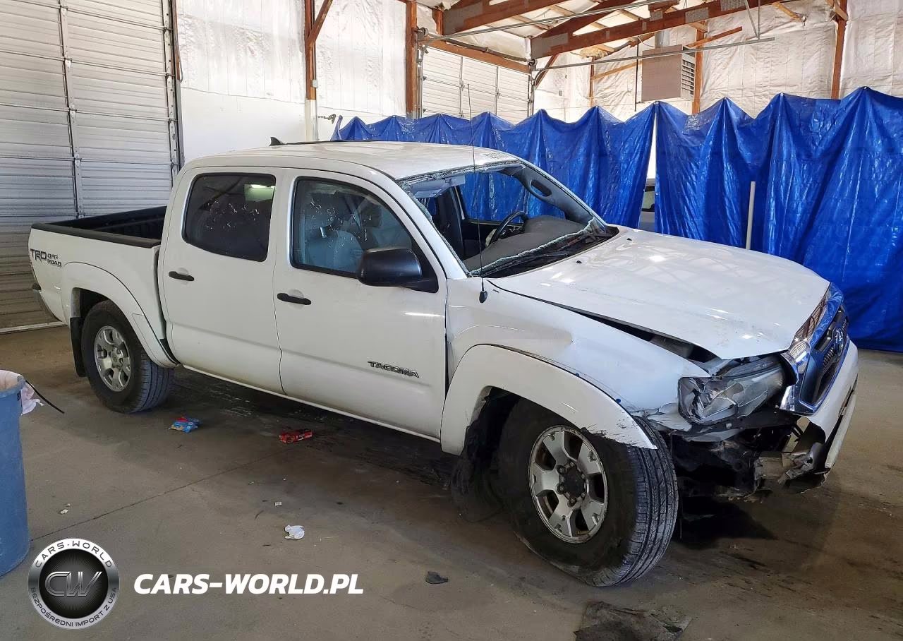 2015 Toyota Tacoma V6 VIN:5TFLU4EN9FX143283 - 4