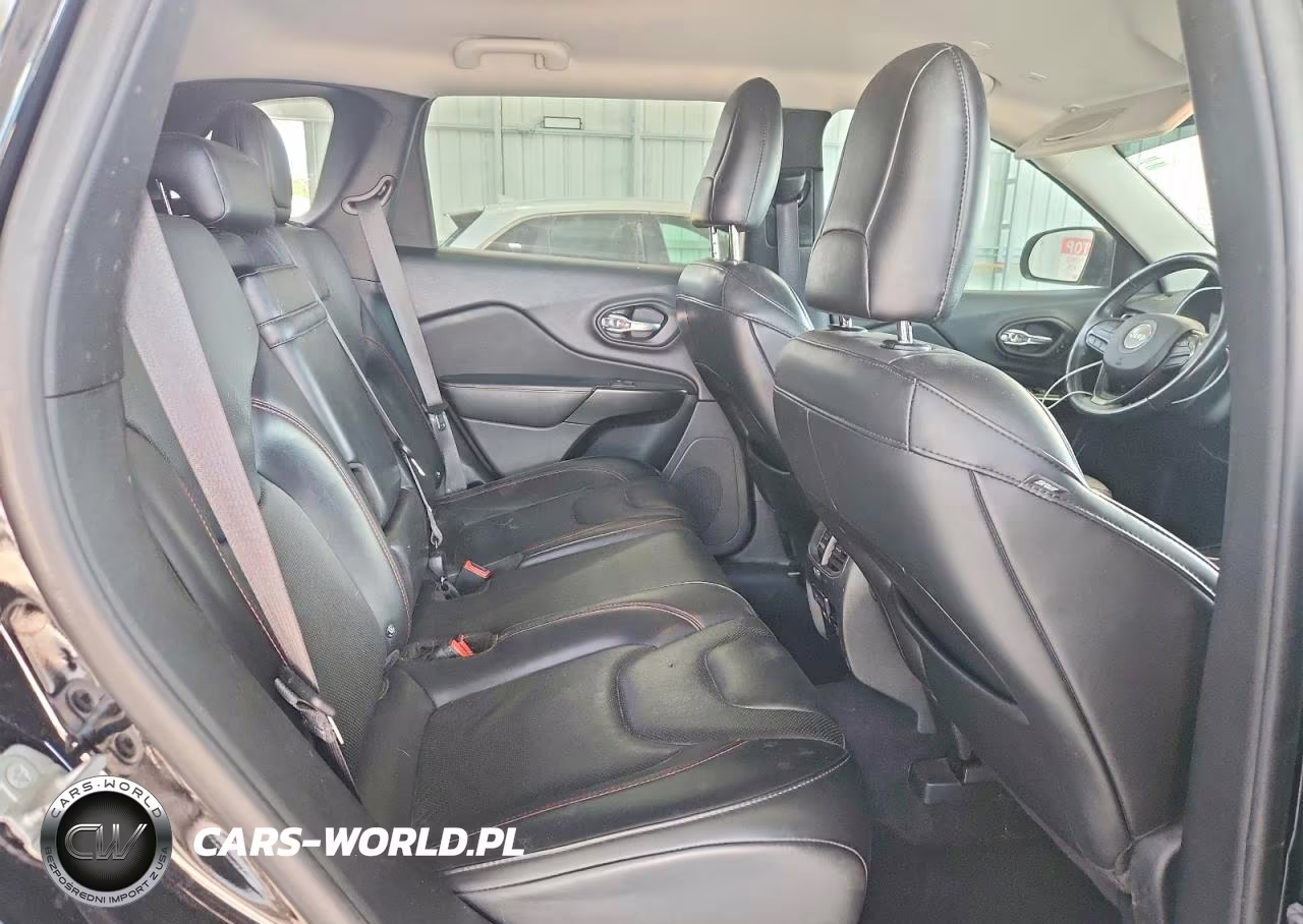 2019 Jeep Cherokee Trailhawk VIN:1C4PJMBN2KD130952 - 11