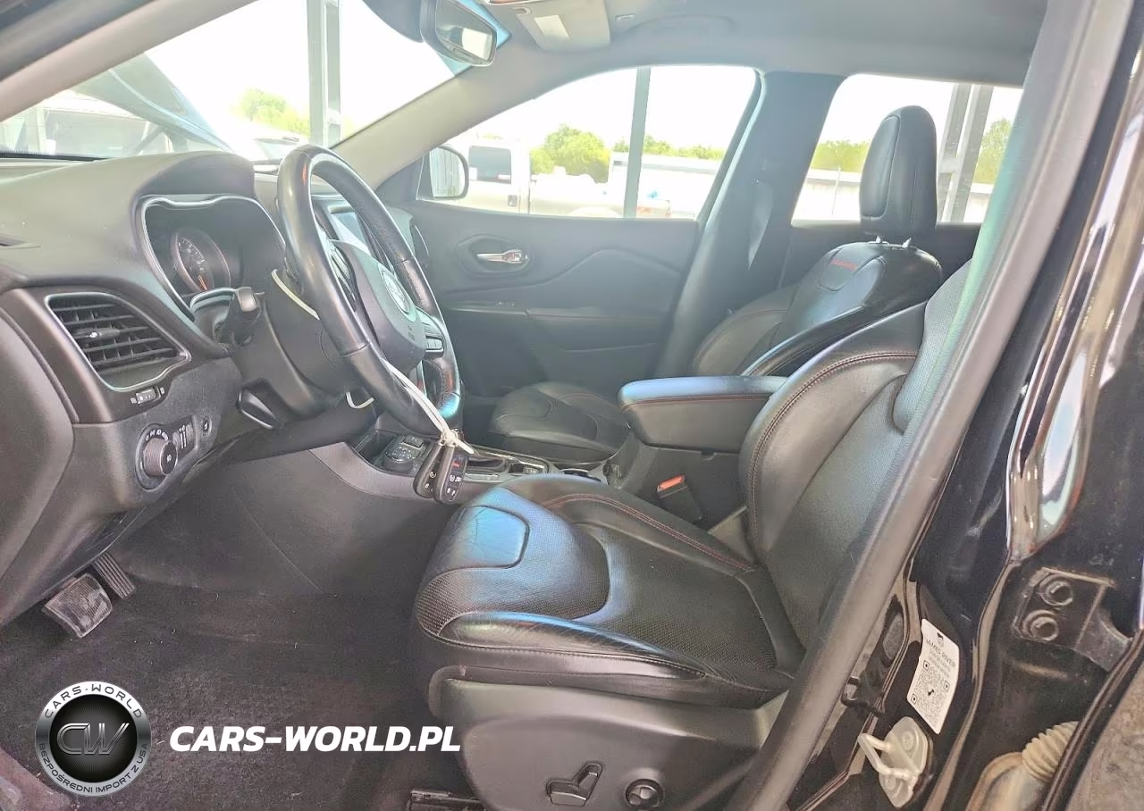 2019 Jeep Cherokee Trailhawk VIN:1C4PJMBN2KD130952 - 7