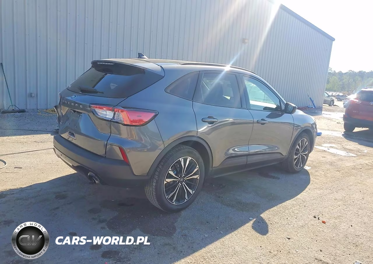 2022 Ford Escape Se VIN:1FMCU0G67NUA10807 - 3