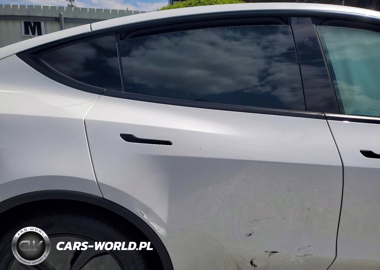 2026 Tesla Model Y VIN:7SAYGDED6TA583763 - 11