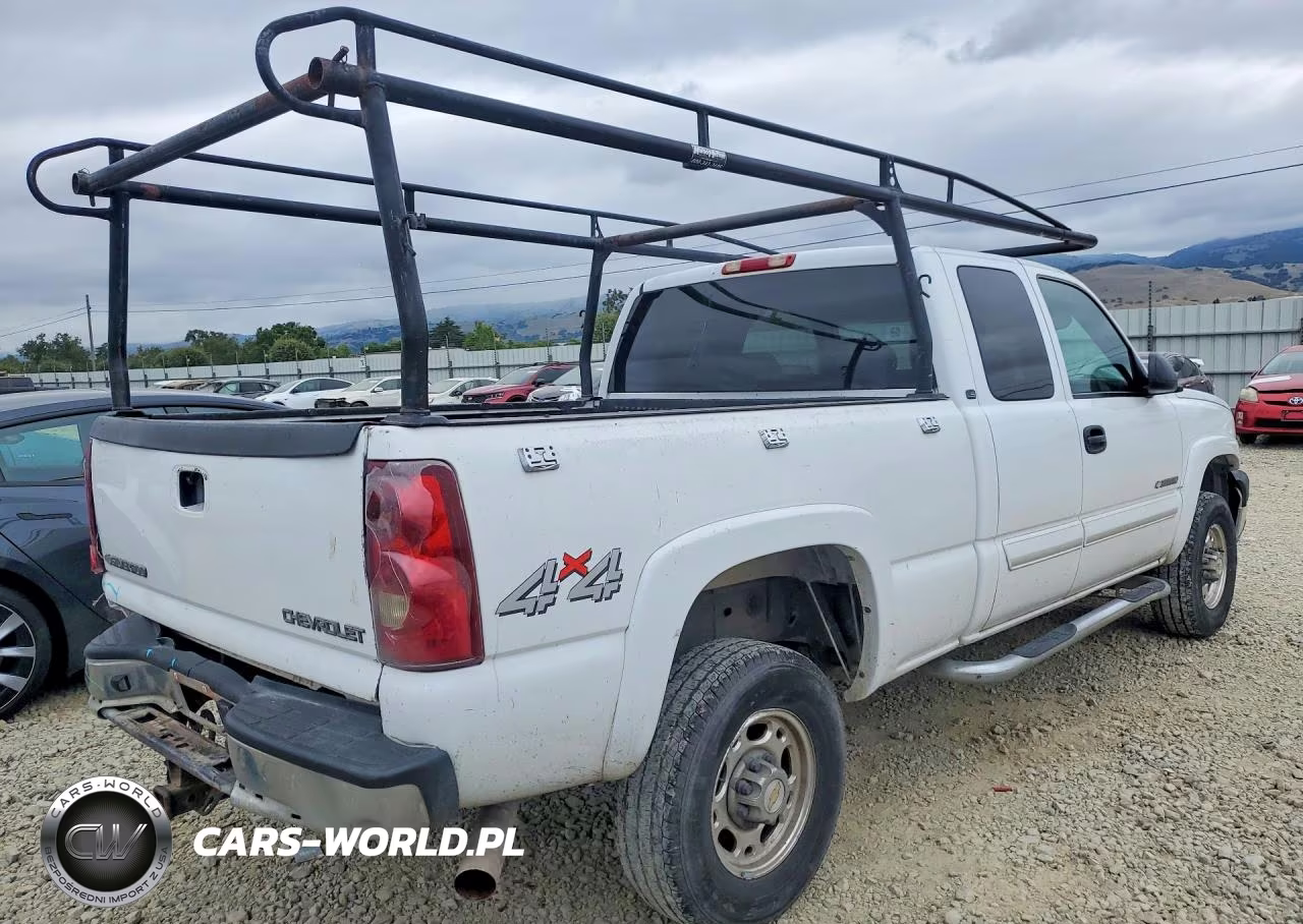 2003 Chevrolet Silverado K2500 Heavy Duty VIN:1GCHK29U73E238014 - 3