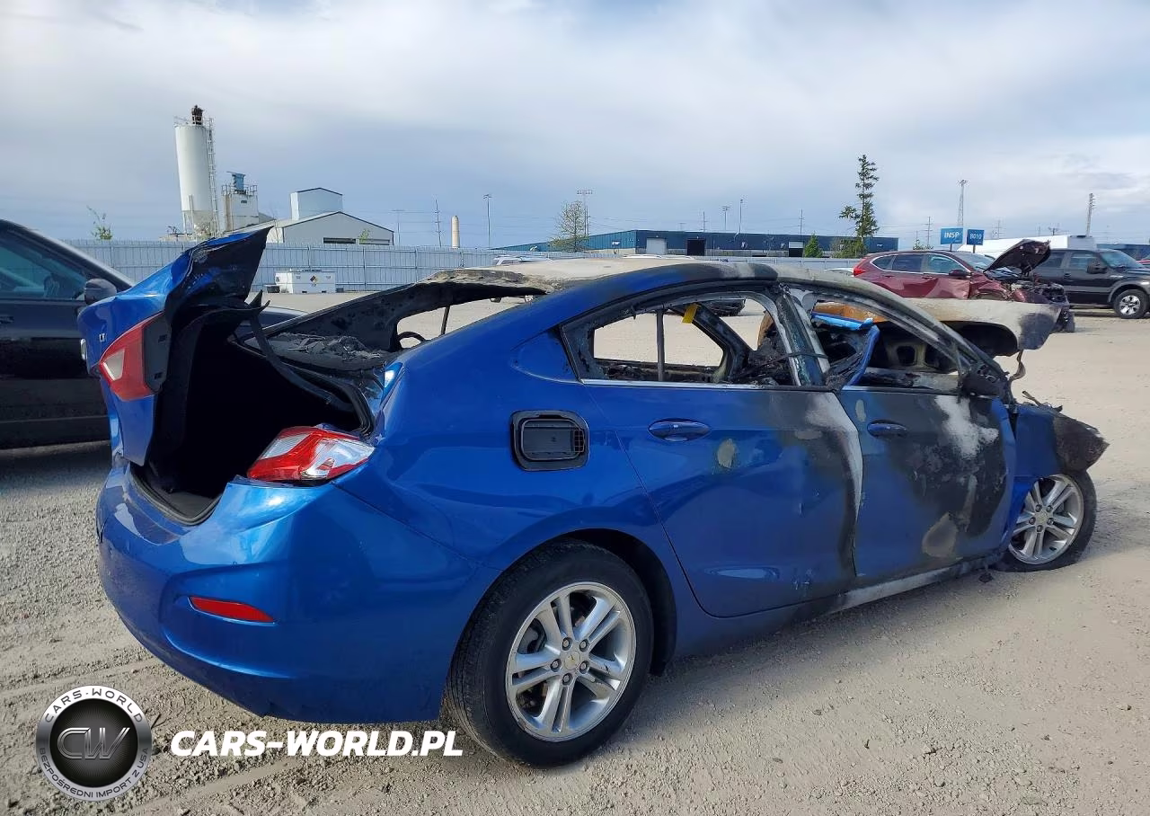 2018 Chevrolet Cruze Lt VIN:1G1BE5SM6J7131670 - 3