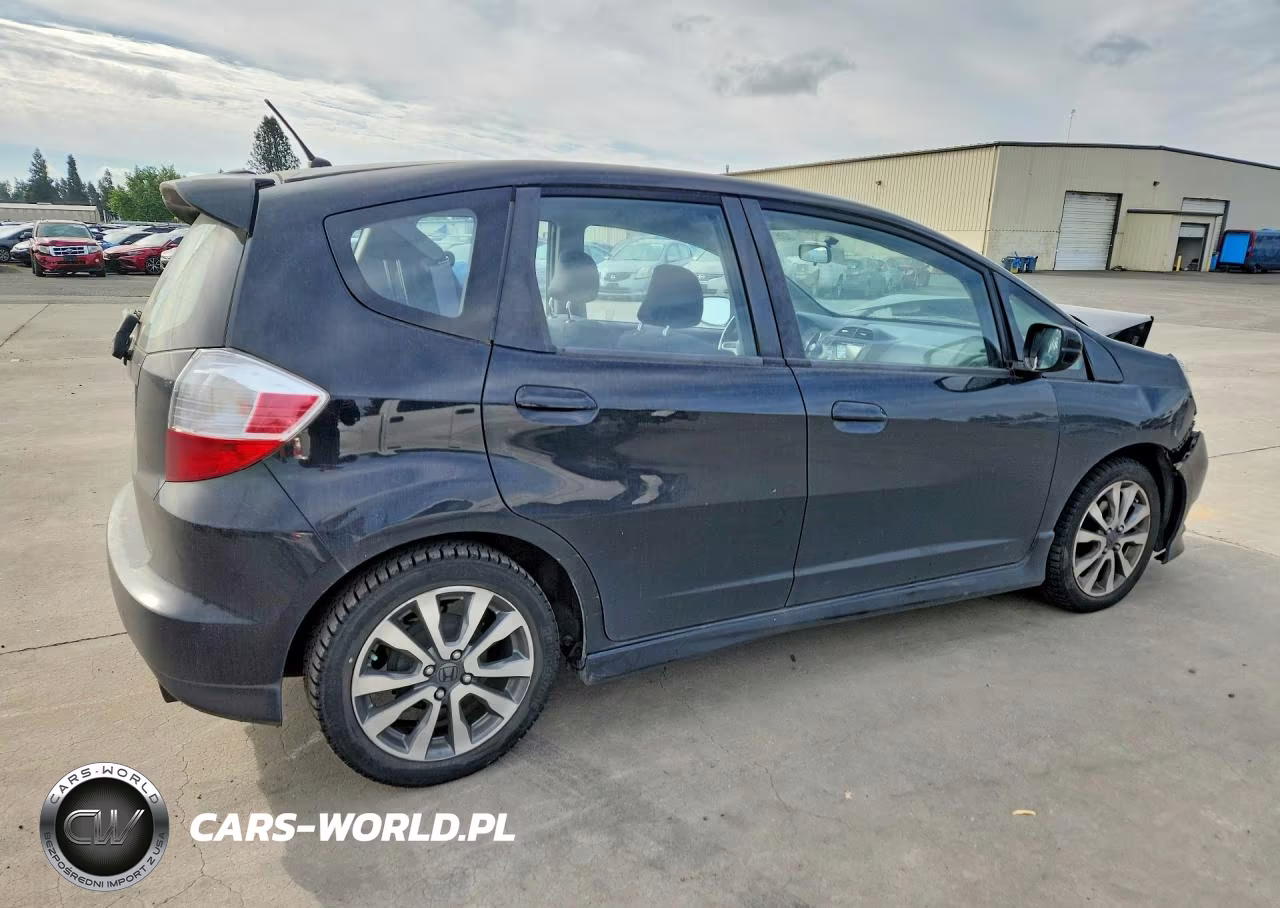 2013 Honda Fit Sport VIN:JHMGE8H59DC026761 - 3