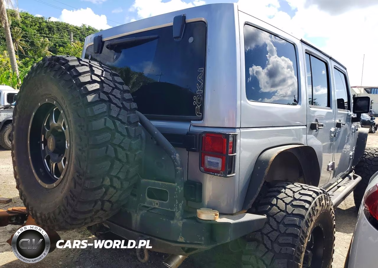 2015 Jeep Wrangler Unlimited Sahara VIN:1C4BJWEG1FL751873 - 3
