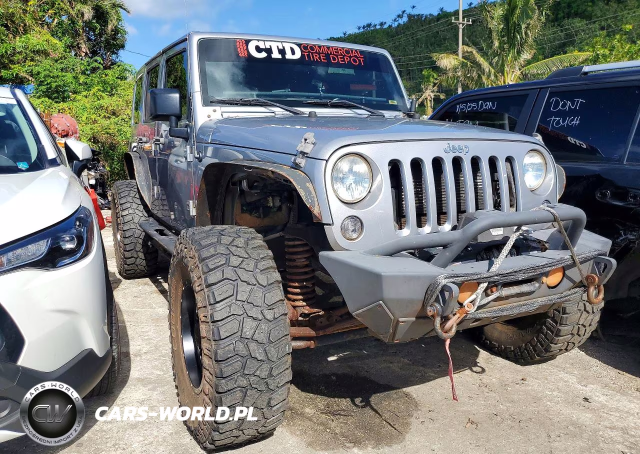 2015 Jeep Wrangler Unlimited Sahara VIN:1C4BJWEG1FL751873 - 4