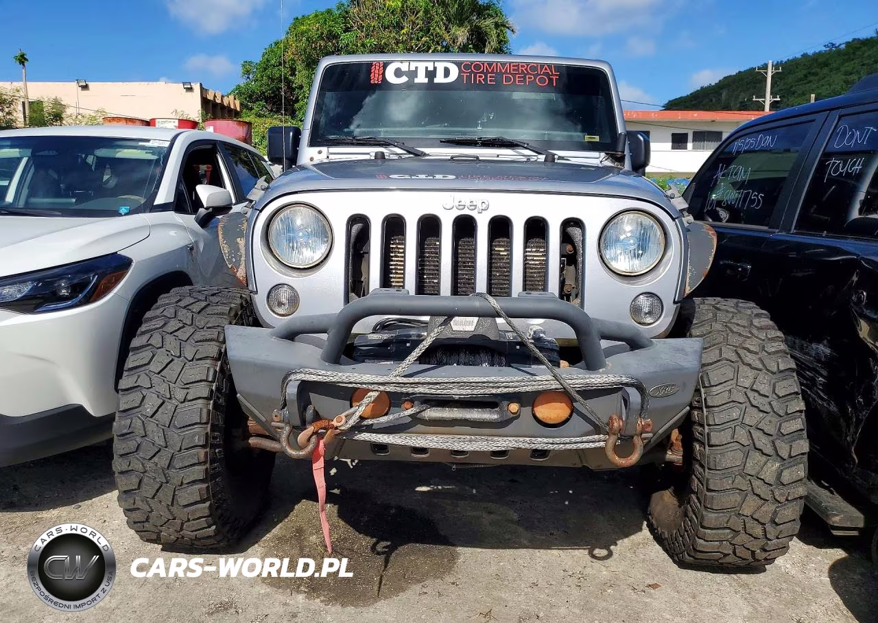 2015 Jeep Wrangler Unlimited Sahara VIN:1C4BJWEG1FL751873 - 5