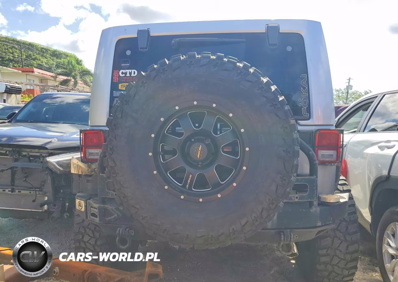2015 Jeep Wrangler Unlimited Sahara VIN:1C4BJWEG1FL751873 - 6
