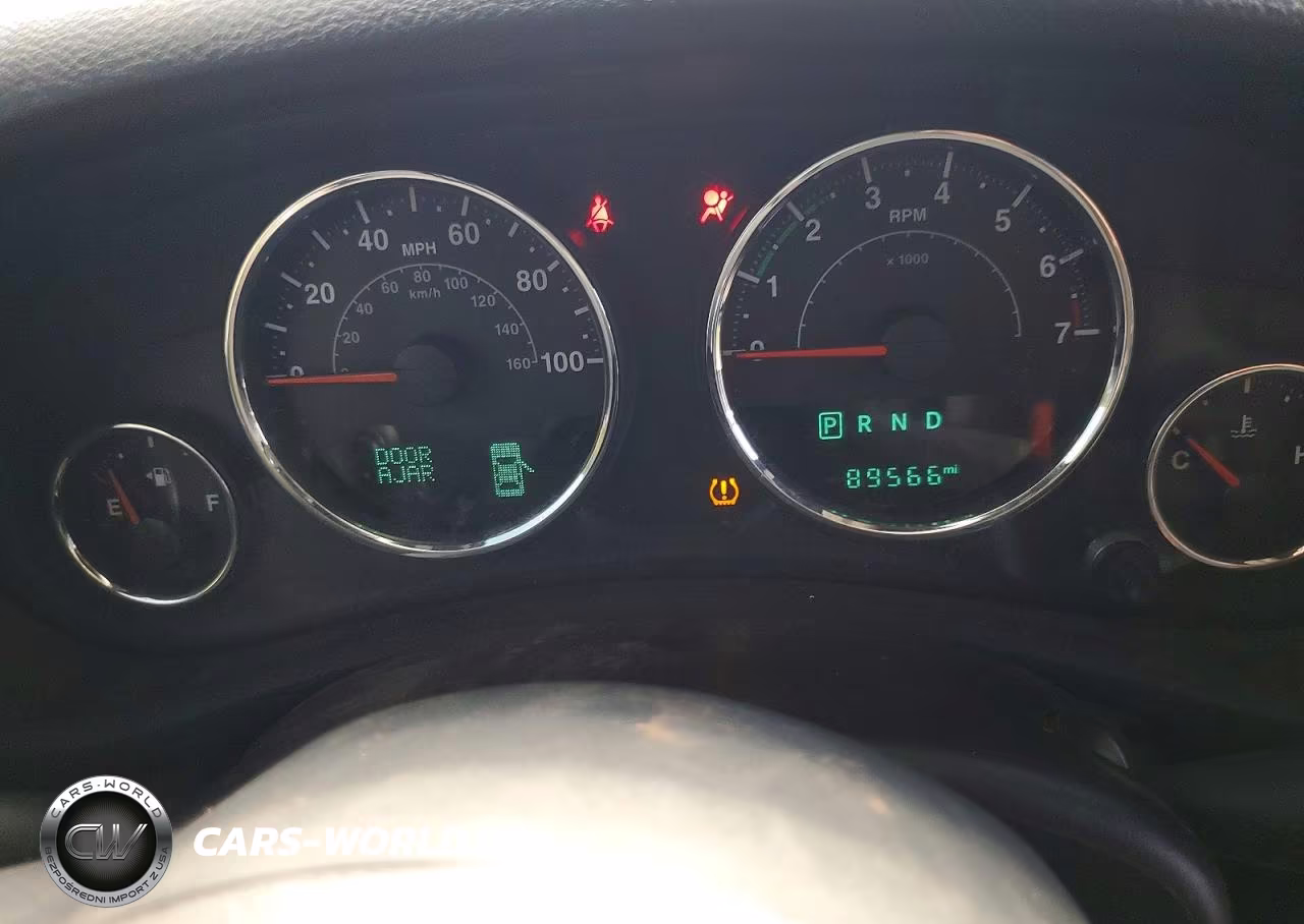 2015 Jeep Wrangler Unlimited Sahara VIN:1C4BJWEG1FL751873 - 9