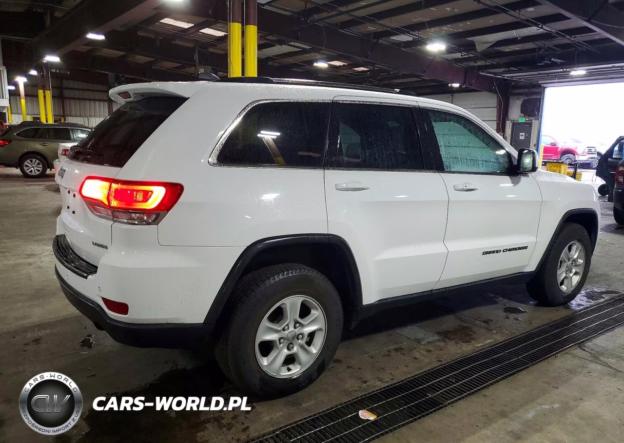 2017 Jeep Grand Cherokee Laredo VIN:1C4RJFAG7HC886914 - 3